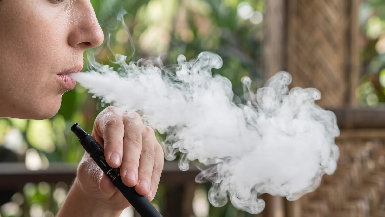 Featured image for Do you VAPE? US-DOT to ban E-cigarettes!