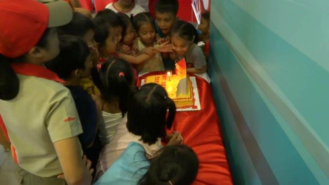JB2 Kids and Cake